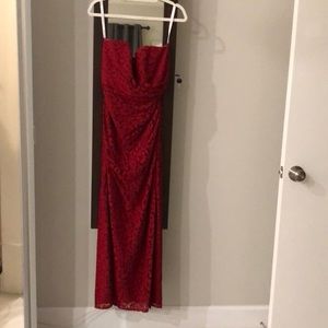 Beautiful lace burgundy gown from David’s bridal size 8. I’m 5’2” tall.